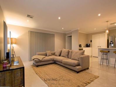 Room/1  21 Juncea Way, Hammond Park WA 6164