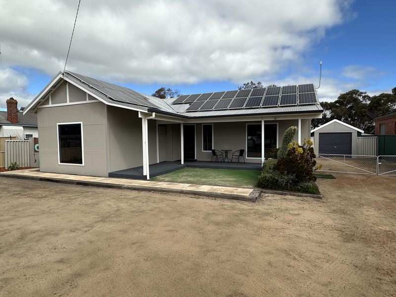 98 Adam  Street, Katanning WA 6317