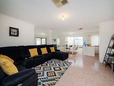 2 Polesden Close, Hocking WA 6065