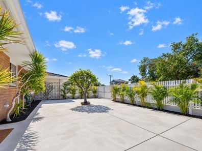 28 Regan Street, Rockingham WA 6168