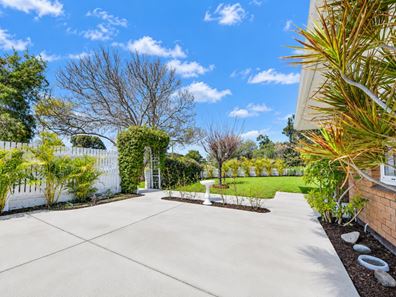 28 Regan Street, Rockingham WA 6168