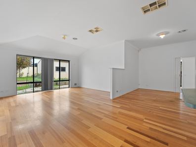 2 Grampian Court, Cooloongup WA 6168