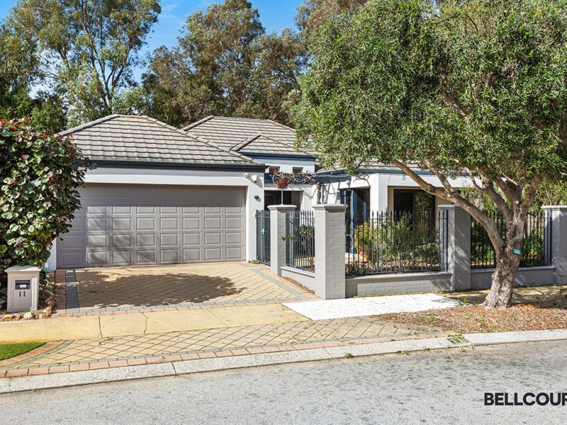 11 Hogg Avenue, Salter Point WA 6152