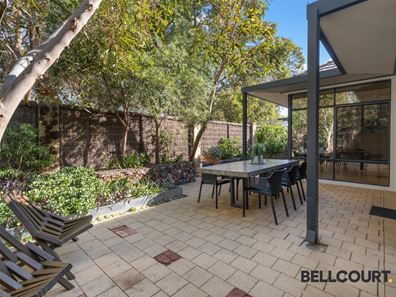 11 Hogg Avenue, Salter Point WA 6152