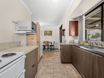 2 Crystal Court, Mount Richon WA 6112