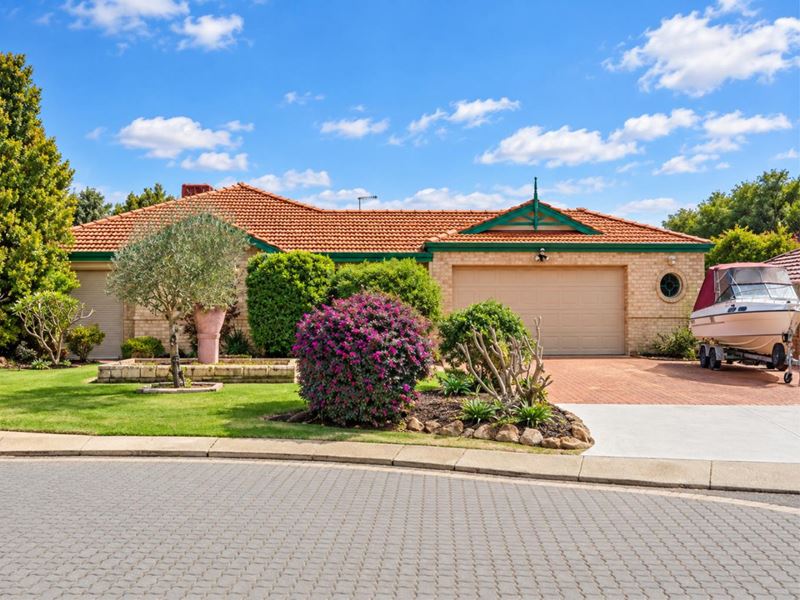 4 Glamis Court, Orelia WA 6167