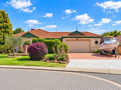4 Glamis Court, Orelia WA 6167
