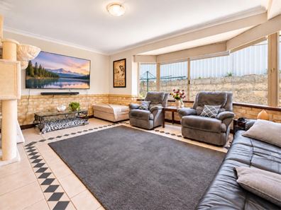 4 Glamis Court, Orelia WA 6167