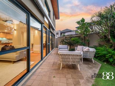 2/26 Renwick Street, South Perth WA 6151