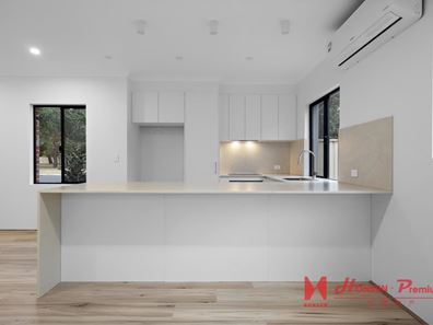 2/255 Fisher Street, Cloverdale WA 6105