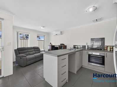 3/6 Chipping Crescent, Butler WA 6036
