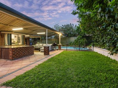 30 Bateman Road, Mount Pleasant WA 6153