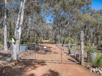 11 Leschenaultia Drive, Chittering WA 6084