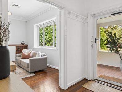 8 Woodlands Street, Menora WA 6050