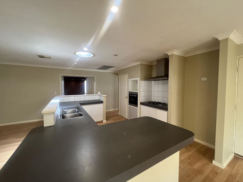 10 Karri Way, Thornlie WA 6108