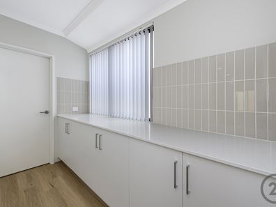 10 Bundara Crescent, Lakelands WA 6180