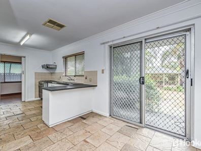 28 Hughenden Drive, Thornlie WA 6108