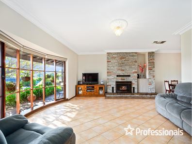 23 Bamlett Street, Mount Nasura WA 6112