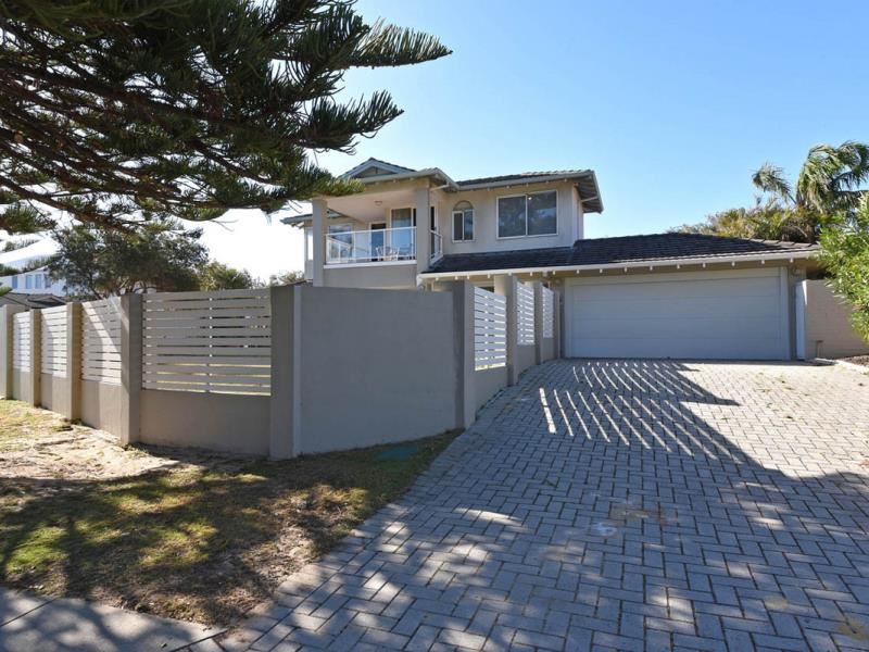 32 Broadbeach Boulevard, Hillarys WA 6025