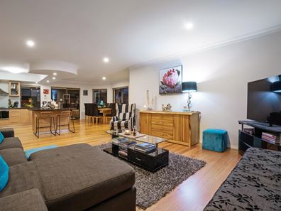 8 Challenger Place, Melville WA 6156