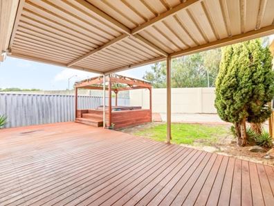 16 Bush Close, Beckenham WA 6107