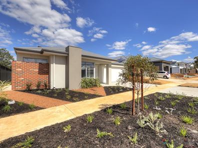 16 Barrack Way, Bushmead WA 6055