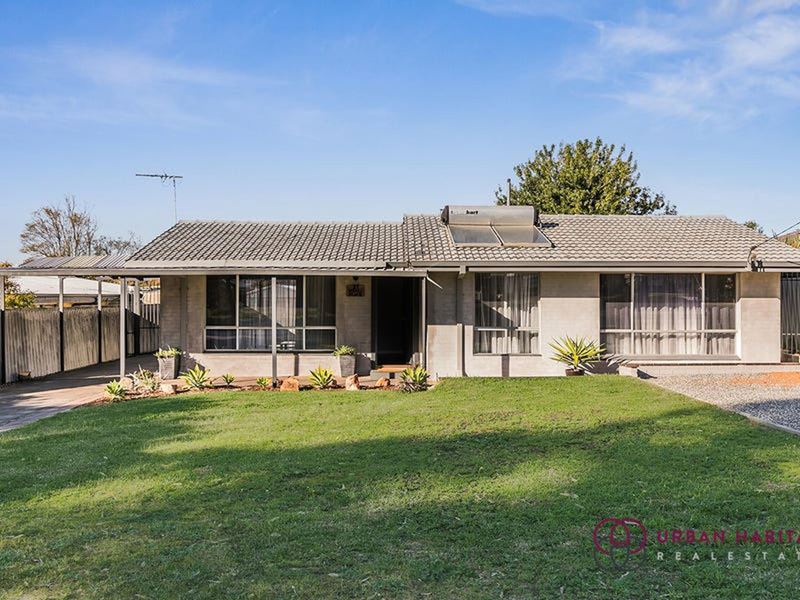 27 Menli Place, Orelia WA 6167