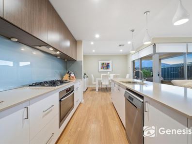 8 Laming Way, Piara Waters WA 6112