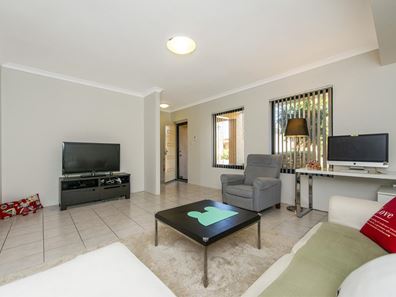 4/179 Sevenoaks Street, Cannington WA 6107