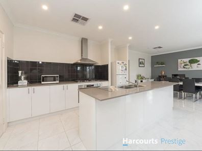 61 Villatella Gardens, Piara Waters WA 6112