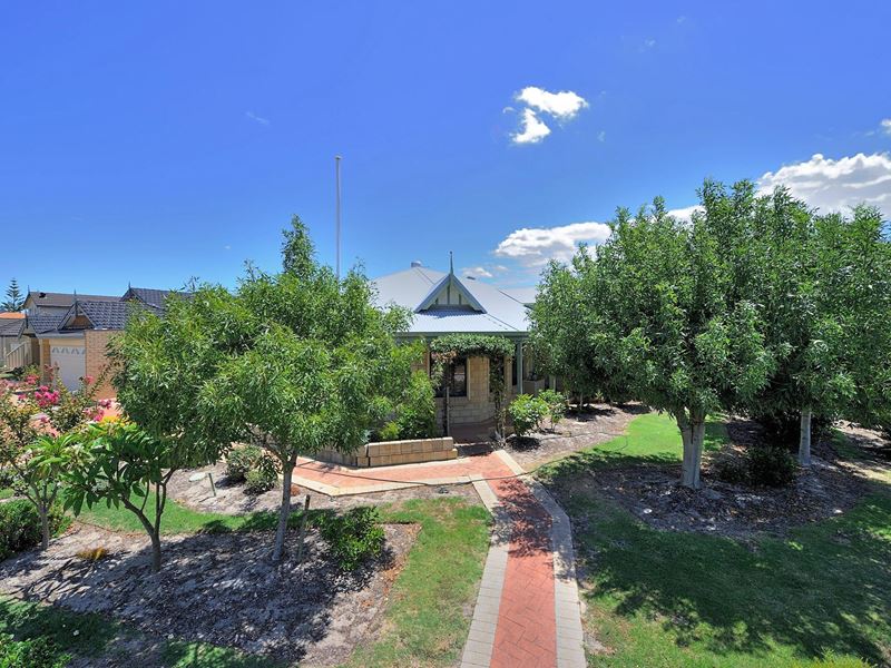 1 Pinaster Boulevard, Canning Vale WA 6155