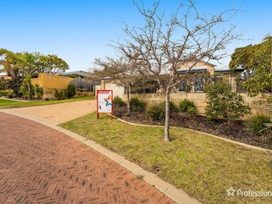 7 Zinnia Lane, Halls Head WA 6210