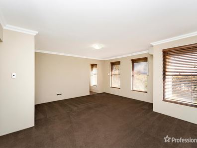 7 Zinnia Lane, Halls Head WA 6210