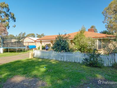 14 Wedgetail Court, Brookdale WA 6112