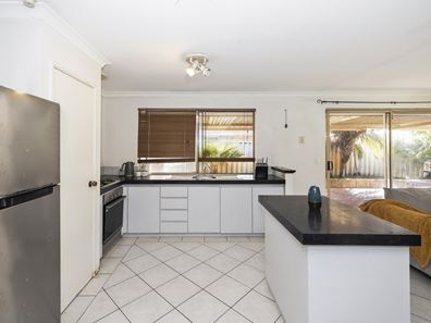 8 Weebo Place, Ballajura WA 6066