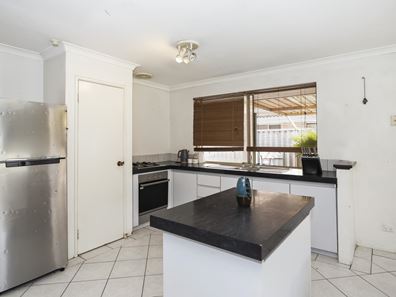 8 Weebo Place, Ballajura WA 6066