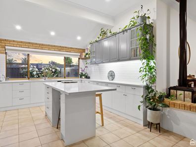 2 Aboyne Place, Seville Grove WA 6112