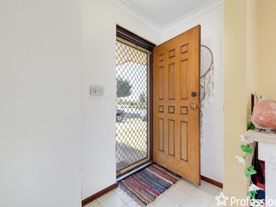 19 Gnangara Drive, Waikiki WA 6169