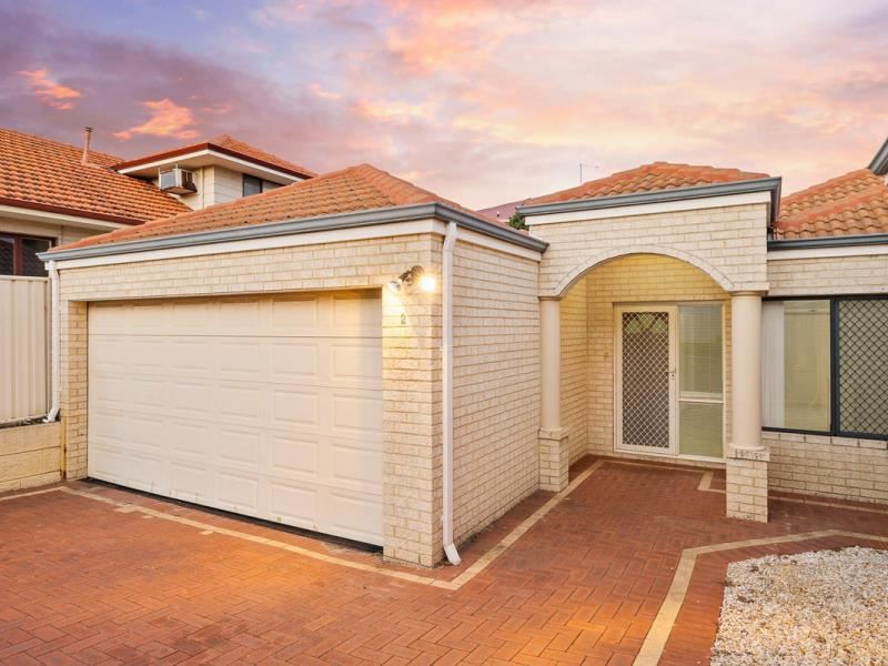 2/220a Royal Street, Yokine