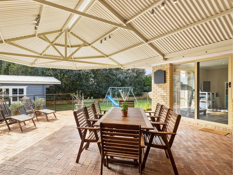 6 Clemros Way, Leeming