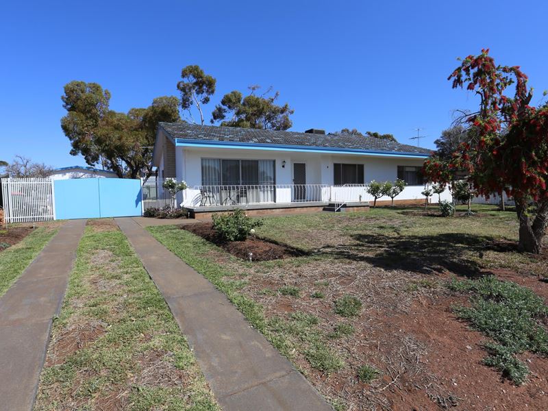 4 Sturt Pea Crescent, Kambalda West