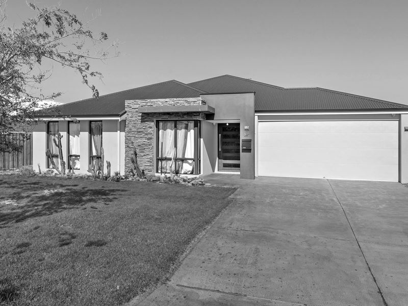 291 Peelwood Parade, Halls Head