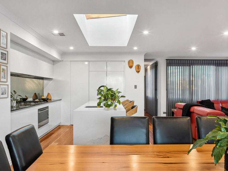 11 Caledonia Loop, North Coogee WA 6163