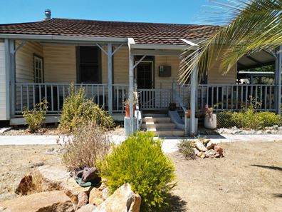 61 Walton Street, Corrigin WA 6375