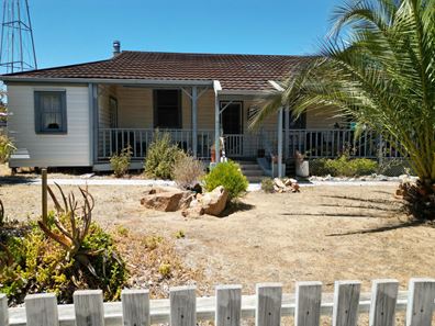 61 Walton Street, Corrigin WA 6375