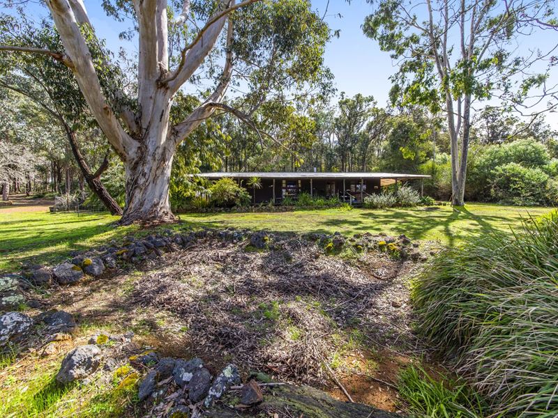 98 Johnston Road, Nannup WA 6275