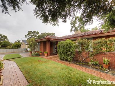 61 Mahonia Way, Forrestfield WA 6058