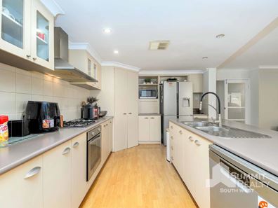 30 Poole Road, Dalyellup WA 6230