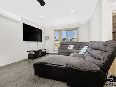 4 Mullian Way, Waggrakine WA 6530