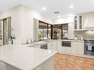 11 Pennygum Place, Mariginiup WA 6078